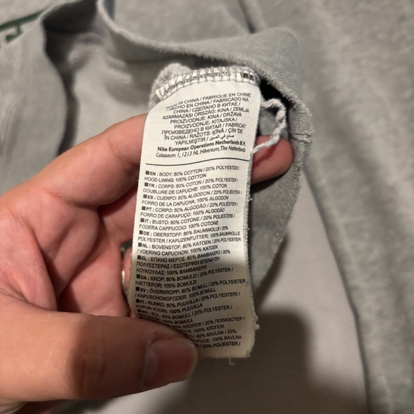 RARE Nike x Stranger Things Hawkins Phys Ed. Hoodie Size Medium Gray CQ3655-063 - Picture 4 of 9